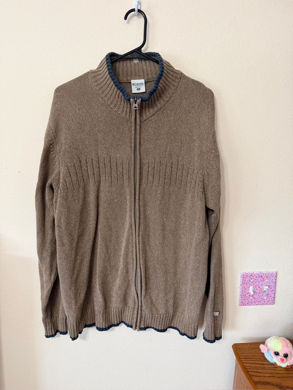 Columbia Men’s zip up sweater top size XL
